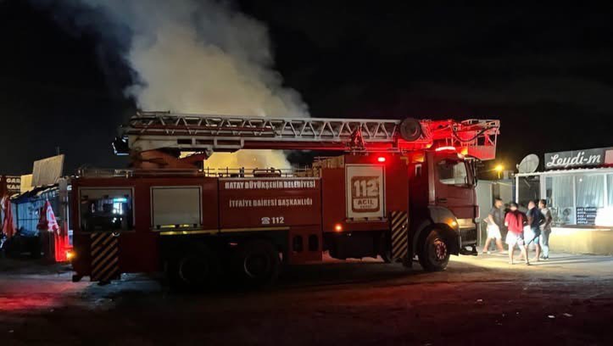 Hatay Kırıkhan'da Sultanbeyli Konteyner Kent'te çıkan yangın kontrol altına alındı