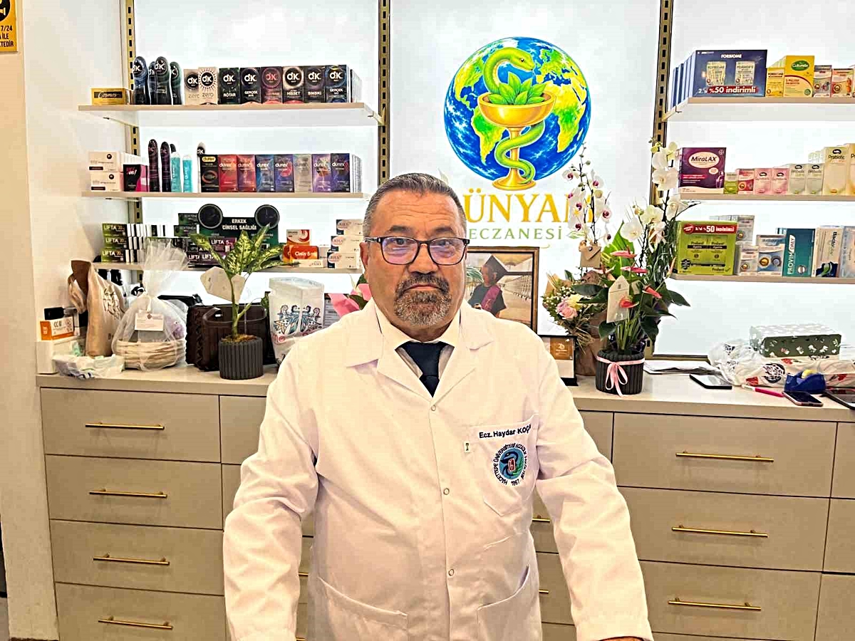 Haydar Koçak 48 yıl sonra eczacı oldu, İzmir Konak’ta Dünyam Eczanesi’ni açtı