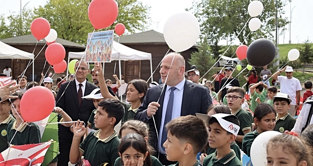 İl Milli Eğitim Müdürlüğü Gazze'deki çocuklar için uçurtma etkinliği düzenledi