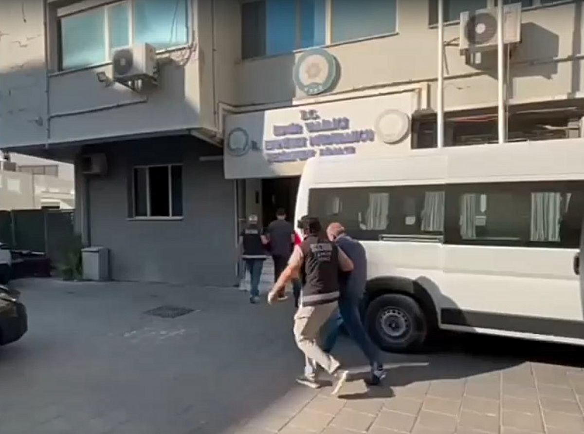 İzmir'de yüksek faizli borç şebekesine operasyon düzenlendi, 8 şüpheli yakalandı