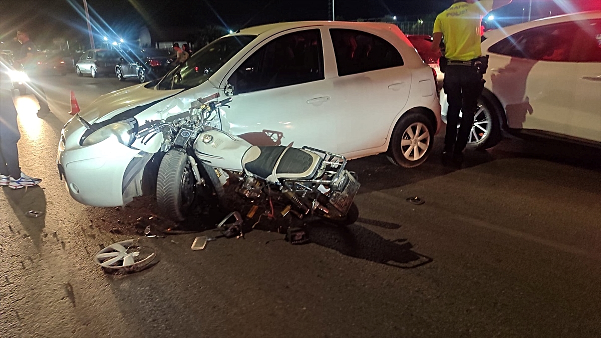 İzmir Ödemiş'te otomobil ile motosiklet çarpıştı, 2 kişi yaralandı