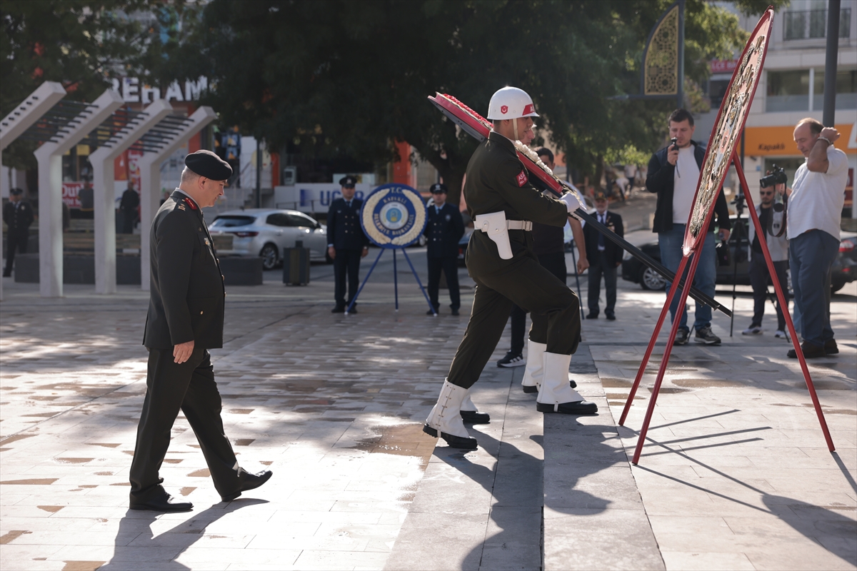 Kapaklı'da 19 Eylül Gaziler Günü töreninde çelenkler Atatürk Anıtı'na sunuldu