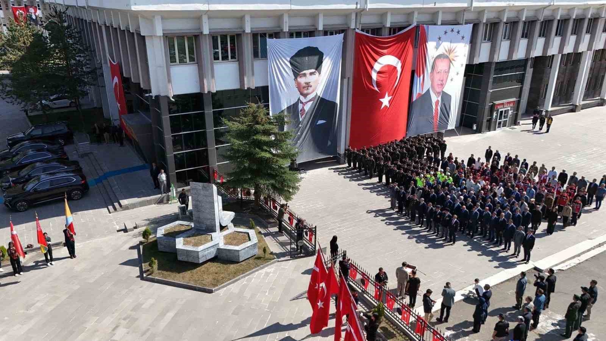 Kars'ta 19 Eylül Gaziler Günü töreninde Vali Polat gazilerle buluştu