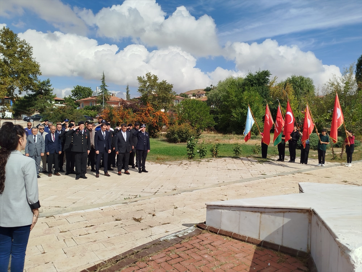 Kırıkkale Karakeçili'de Gaziler Günü töreninde Kaymakam ve Başkan çelenk sundu