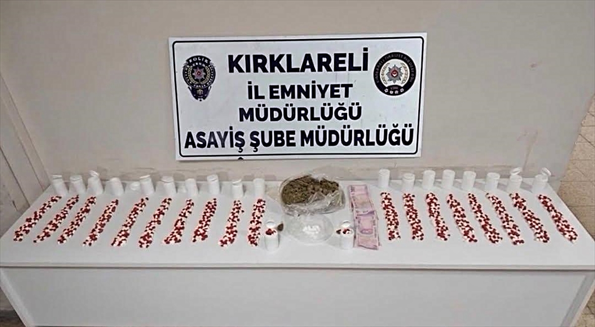 Kırklareli Lüleburgaz'da sırt çantasında 1047 sentetik hap bulunan şüpheli tutuklandı