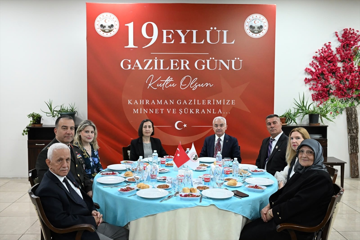 Kırklareli Valisi Turan, gazilerle bir araya geldi