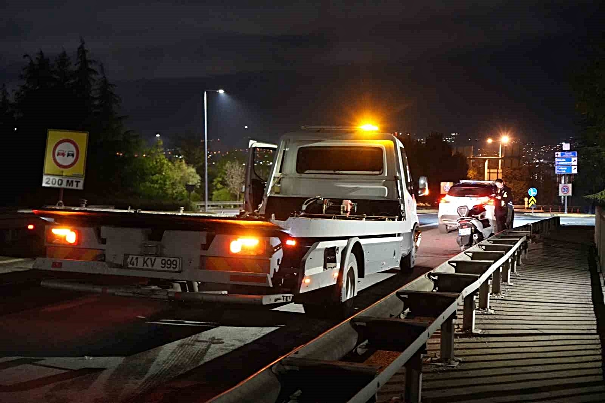 Kocaeli Başiskele’de motosikleti bariyere çarpan 34 yaşındaki sürücü hastanede öldü