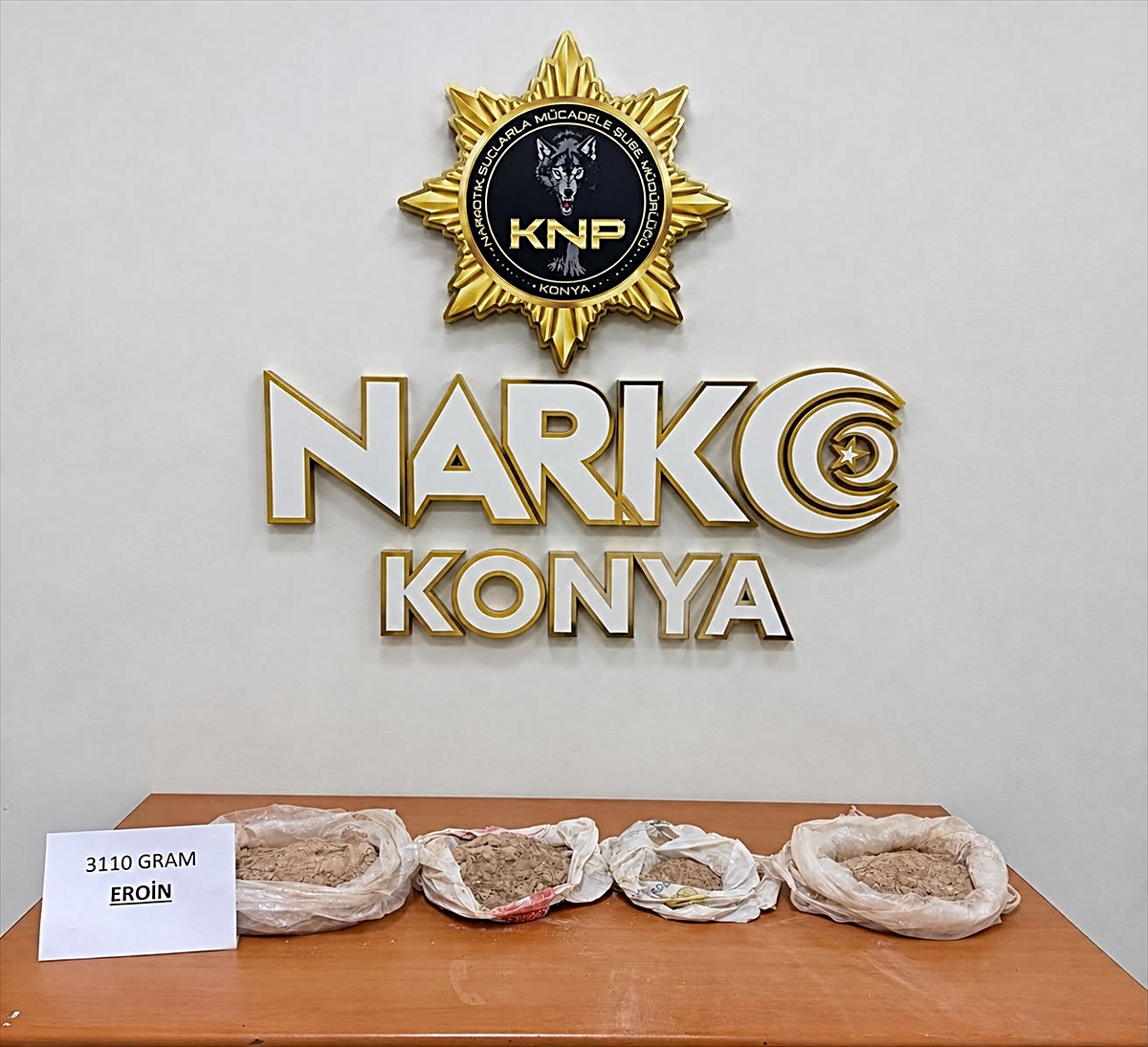 Konya'da operasyonda 26 şüpheli gözaltına alındı, 1 ton 78 kilo madde ele geçirildi
