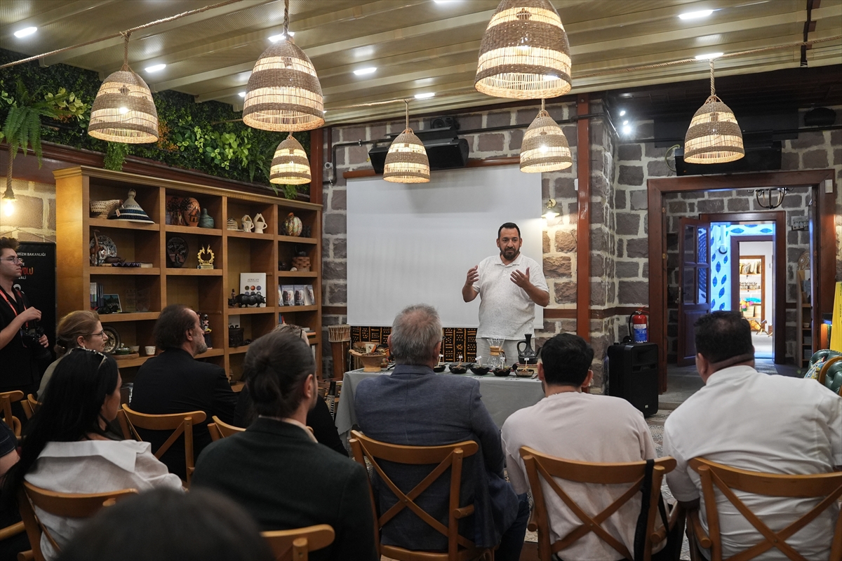 Kültür Yolu Festivali'nde Afrika kahveleri Mehmet Yalçınkaya ev sahipliğinde sunuldu