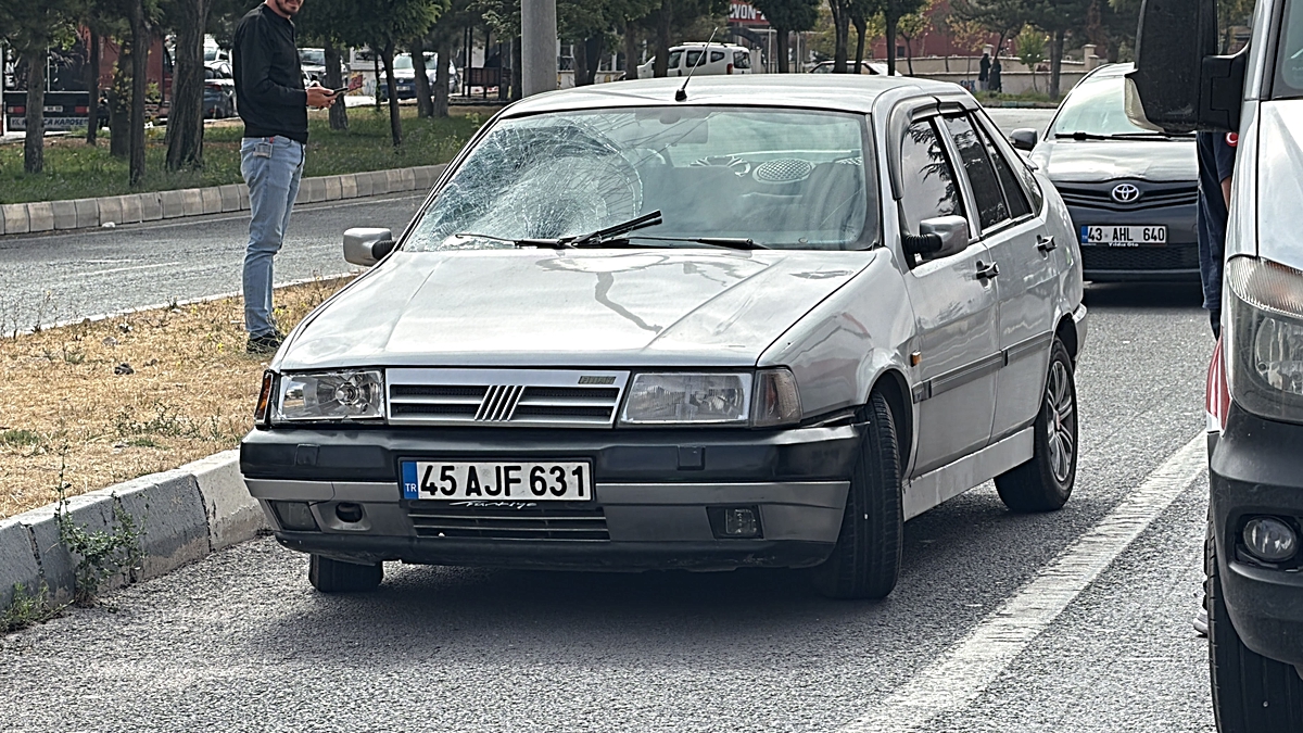 Kütahya'da karşıdan karşıya geçen 2 yaya otomobilin çarpmasıyla yaralandı