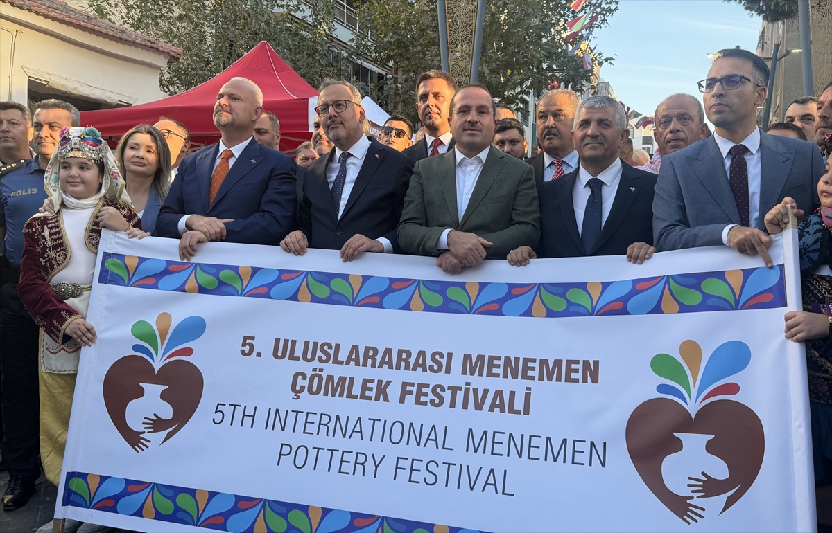 Menemen'de 5. Çömlek Festivali kortejle başladı, 45 ülkeden katılımcı var