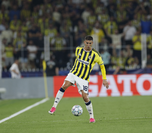 Fenerbahçe Oyuncusu Mert Müldür Menisküsünde Yırtık Tespit Edildi