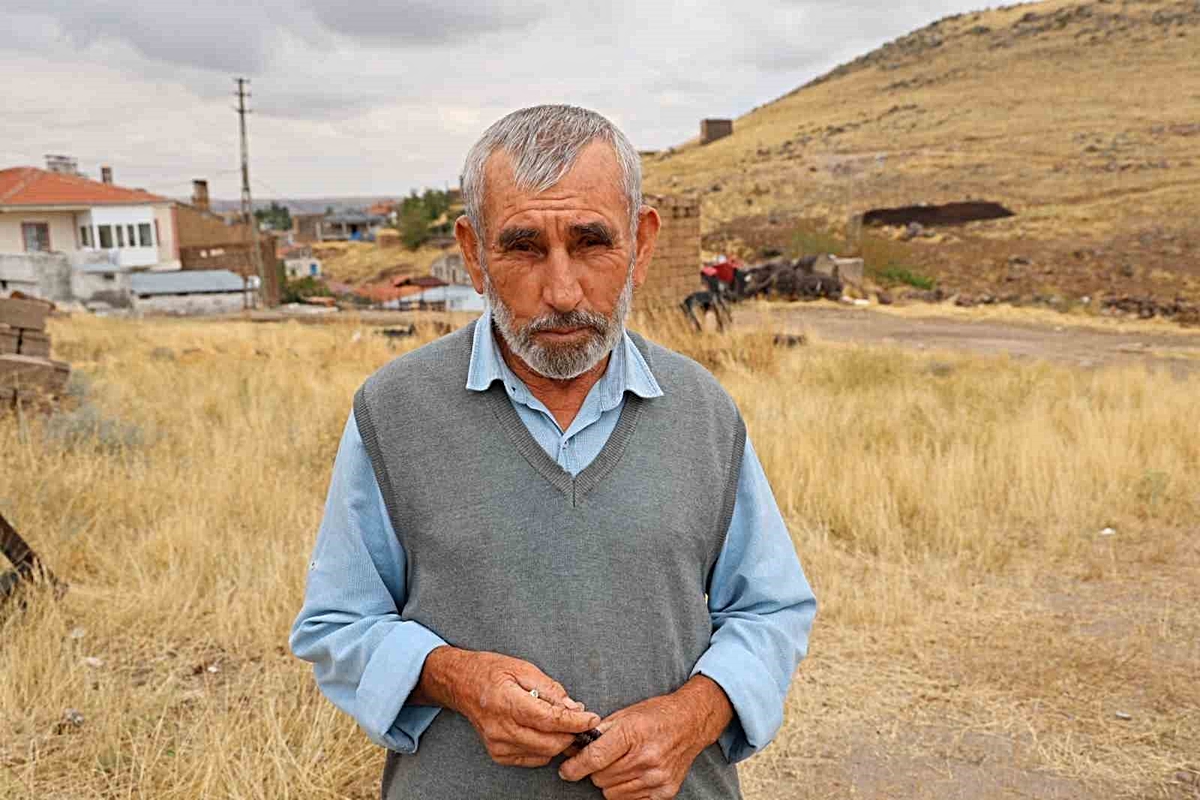 Nevşehir Ürgüp Karakaya'da selde sıkışan araçtan vatandaşlar cam kırılarak kurtarıldı