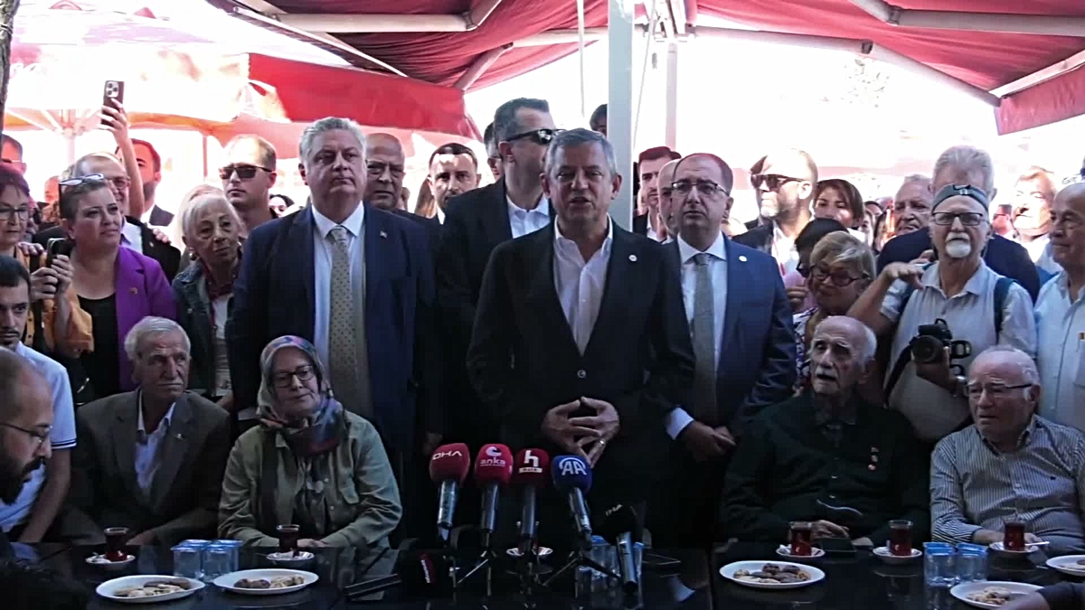 Özgür Özel, Yalova'da emekliler bir araya geldi: 'YENİ Parti iktidarında hiçbir maaş asgari ücretin altında olmayacak'