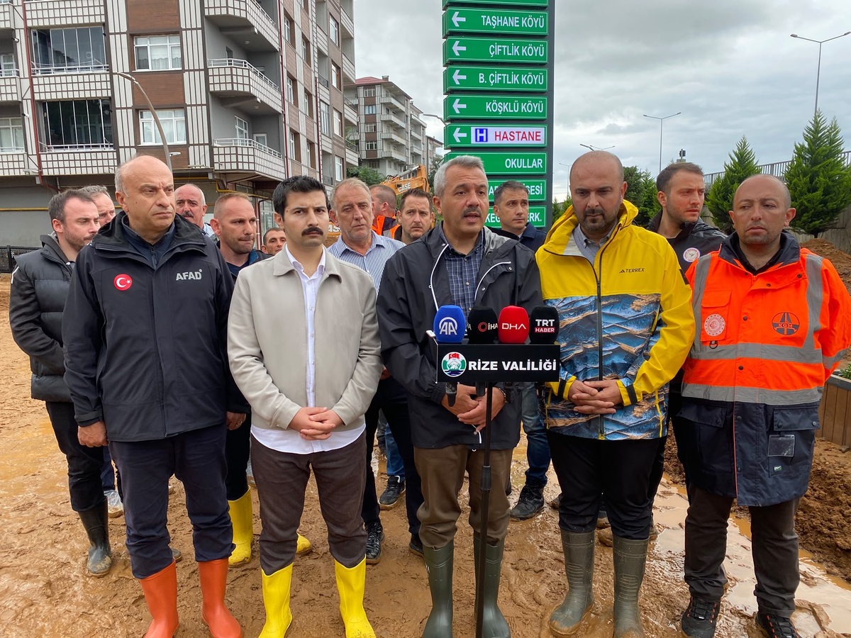 Rize'de metrekareye 190 kilogram yağış düştü, İyidere'de su baskını yaşandı