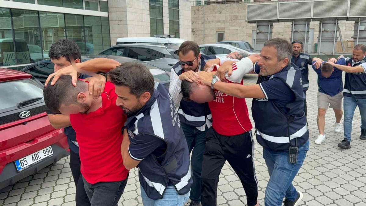 Samsun'da 15 yıl 7 ay 15 gün hapis cezasıyla aranan hükümlü ve 2 kişi yakalandı