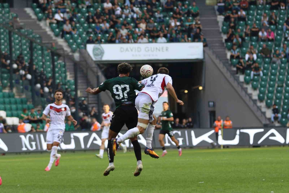 Süper Lig'de Kocaelispor, Gaziantep FK ile ilk yarıda golsüz kaldı