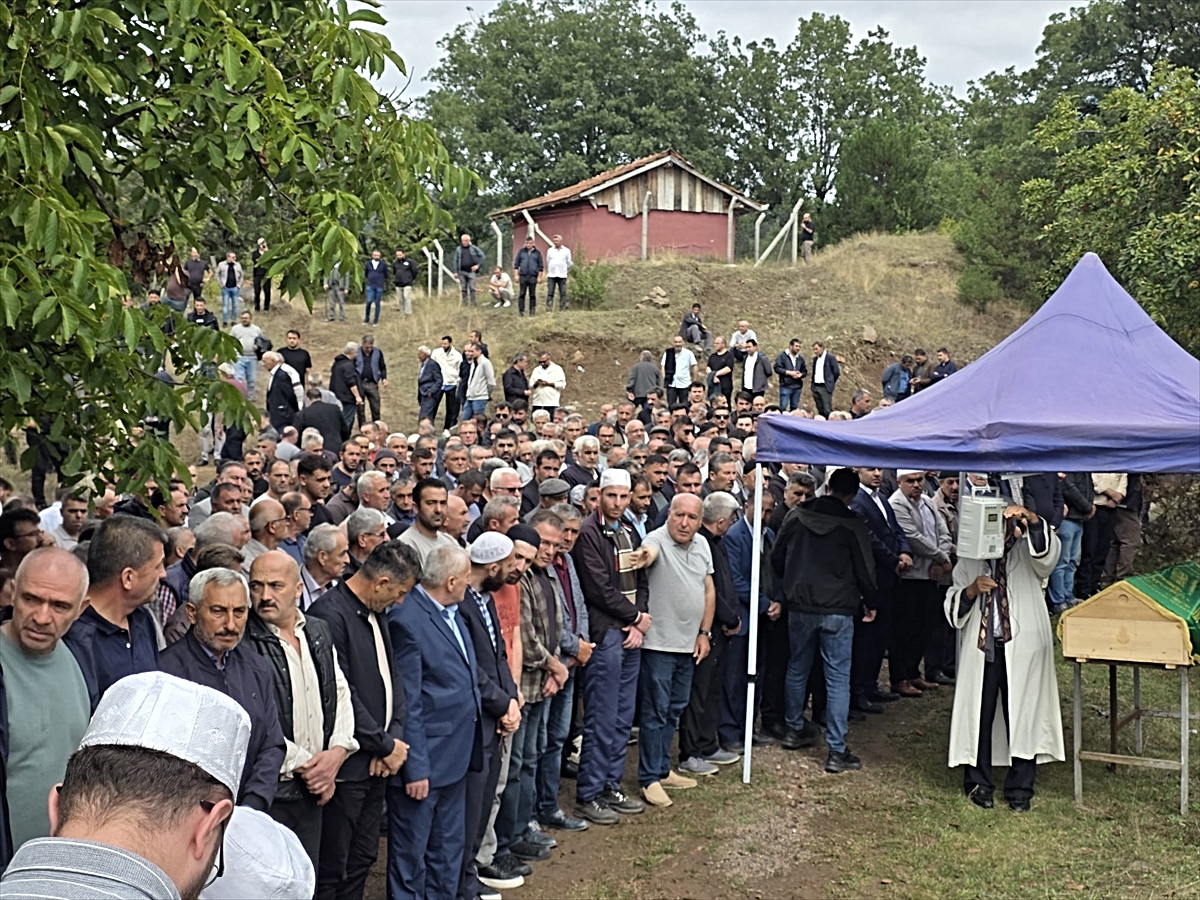 Tekirdağ’da silahlı saldırıda ölen Hamdi Mor, Araç’ta son yolculuğuna uğurlandı