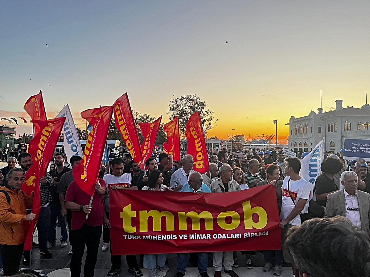 TMMOB İstanbul, Kadıköy'de 19 Eylül Dayanışma Günü'nde diplomalı işsizliği vurguladı