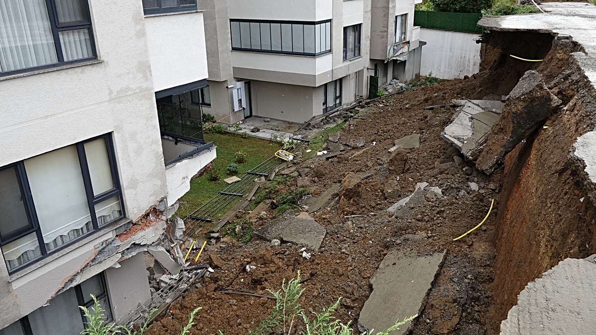 Trabzon'da sağanakta metrekareye 50 kilogram yağış düştü, 2 bina tahliye edildi