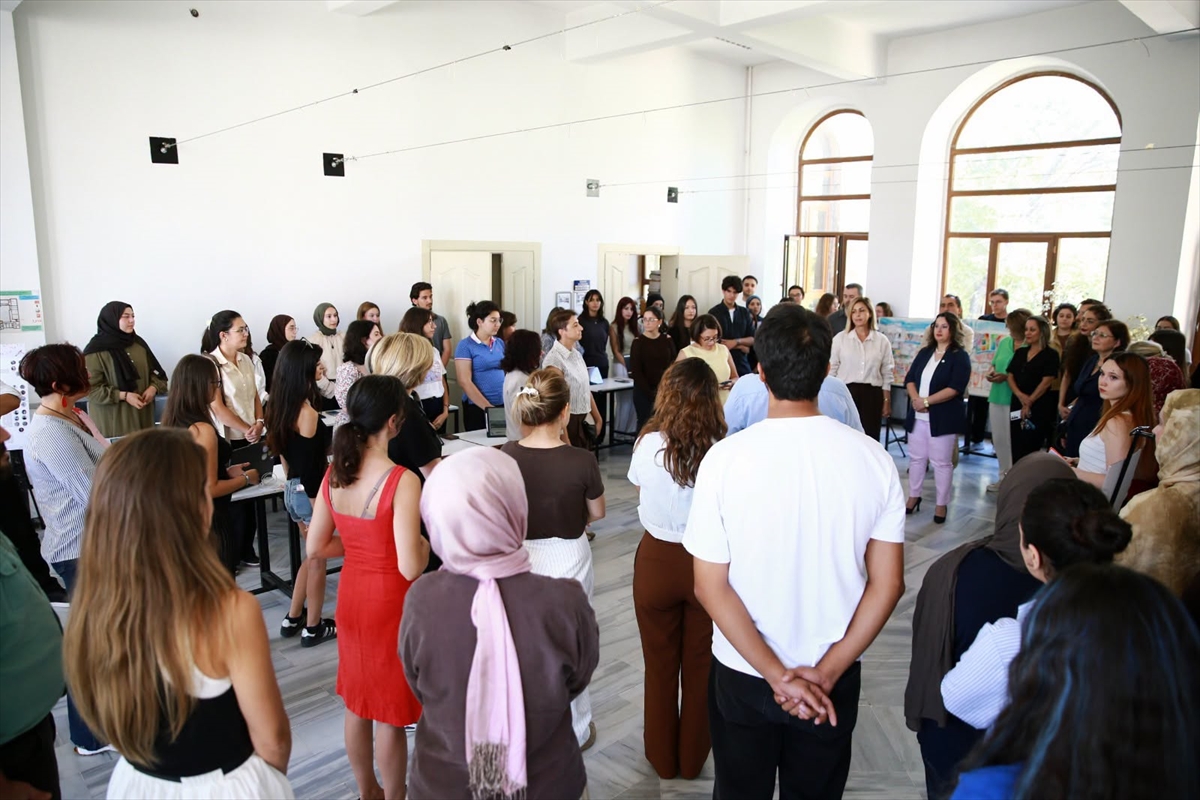 Trakya Üniversitesi Mimarlık Fakültesi öğrencilerinin Edirne temalı İZ sergisi açıldı