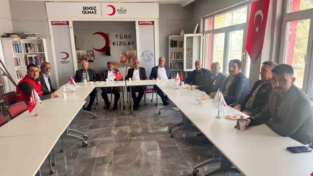 Van Muradiye’de gaziler, 19 Eylül Gaziler Günü’nde Kızılay Şubesi’nde ağırlandı