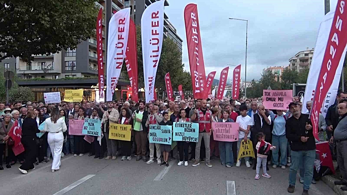 Yeni Parti Genel Başkanı Özgür Özel Bursa'da iktidar yolunda birlik çağrısı yaptı