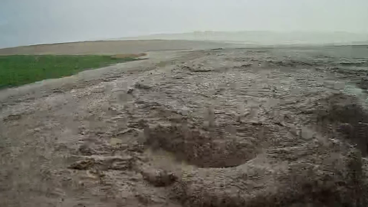 Yozgat Şefaatli’de sel Kuzayca’da beton tankerini devirdi, tarlalara zarar verdi