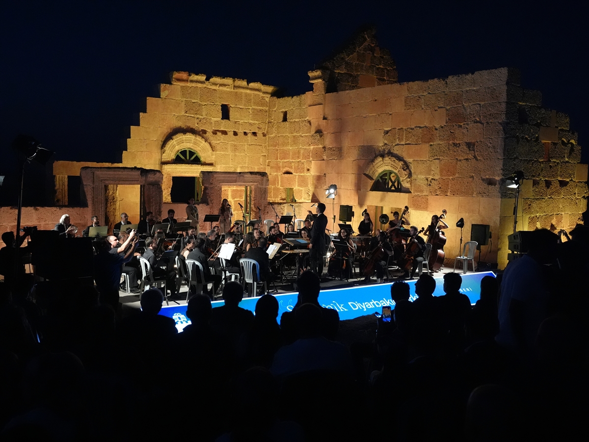 Zerzevan'da Senfonik Diyarbakır Türküleri konserinin geliri öğrencilere burs olacak