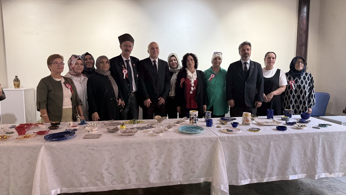 Zonguldak'ta gazi ve şehit yakınlarının yaptığı seramik ürünler sergilendi