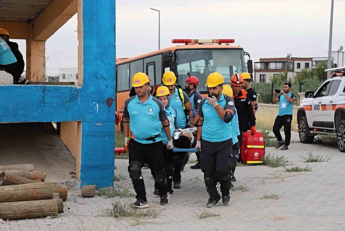 Adıyaman’da UMKE ve AFAD, 32 gönüllüyle deprem tatbikatı gerçekleştirdi