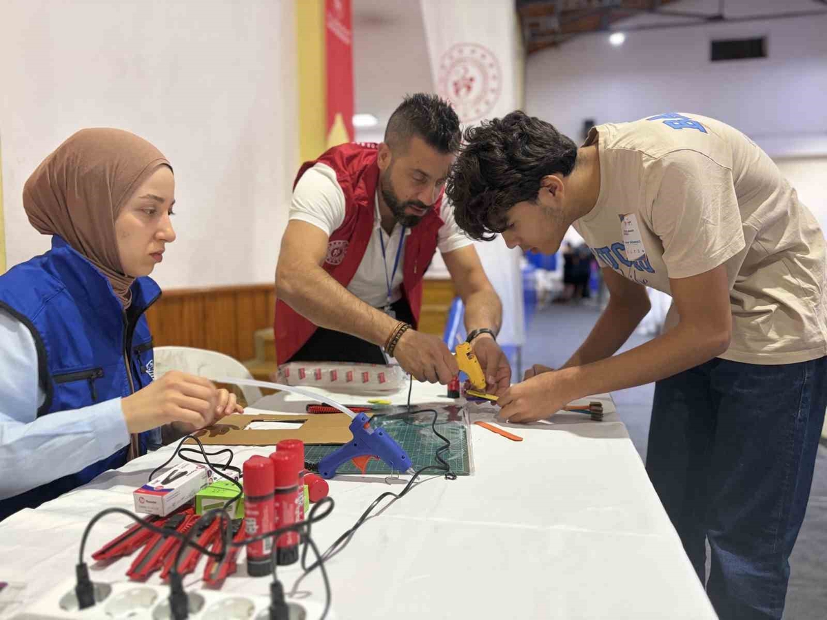 Aydın'da Deneyap uygulama sınavı ortaokul ve lise kategorilerinde tamamlandı