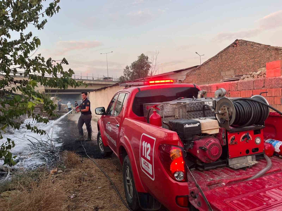 Aydın Efeler’de otluk alandaki yangın evlere ulaşmadan kontrol altına alındı