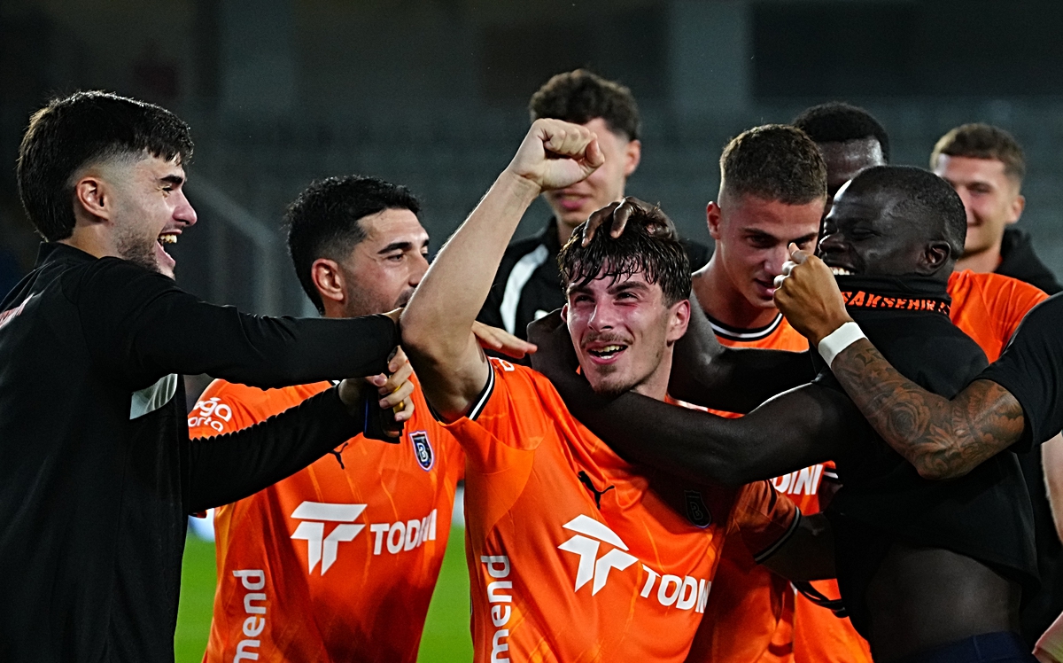 Başakşehir, Gençlerbirliği'ni 4-0 yenerek dört maçlık galibiyet hasretine son verdi