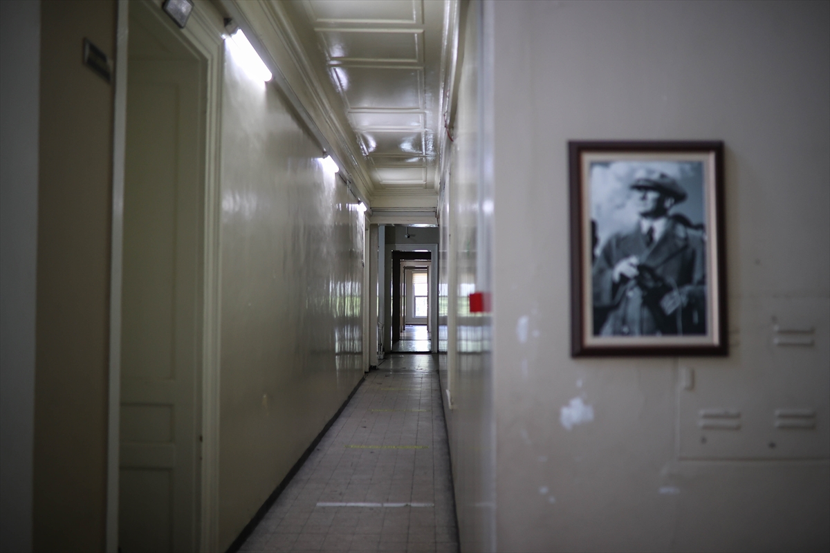 Beşiktaş Anadolu Lisesi, Çırağan Sarayı uzantısı 155 yıllık yapıda eğitim sürdürüyor
