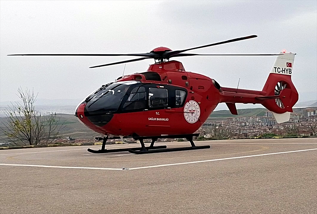 Beypazarı'da fenalaşan 71 yaşındaki kadın ambulans helikopterle Ankara'ya sevk edildi