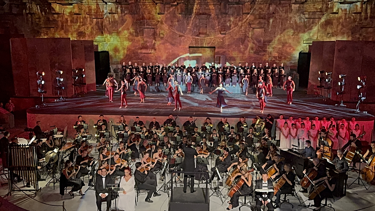 Carmina Burana, Aspendos'ta 22 yaşındaki Haberstock yönetiminde sahnelendi
