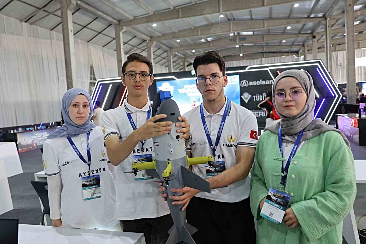 Diyarbakır'da TEKNOFEST 2026 sürüyor, çocuklar teknoloji projelerini yarıştırıyor