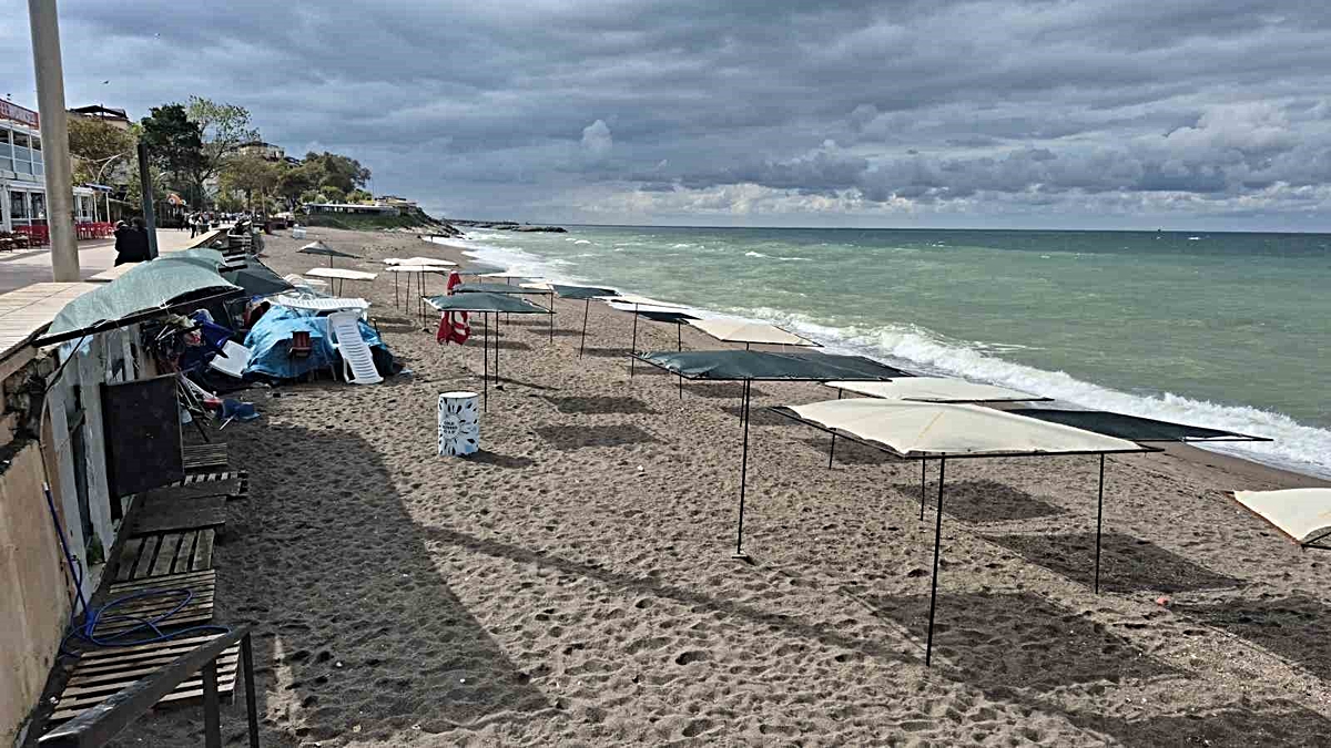 Düzce Akçakoca'da 3 mavi bayraklı plajlar tatil sezonu bitince sessizleşti