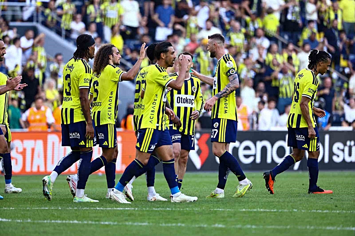 Fenerbahçe, Eyüpspor'u 8-0 yenip ilk yarıda 5 gol atma başarısını tekrarladı