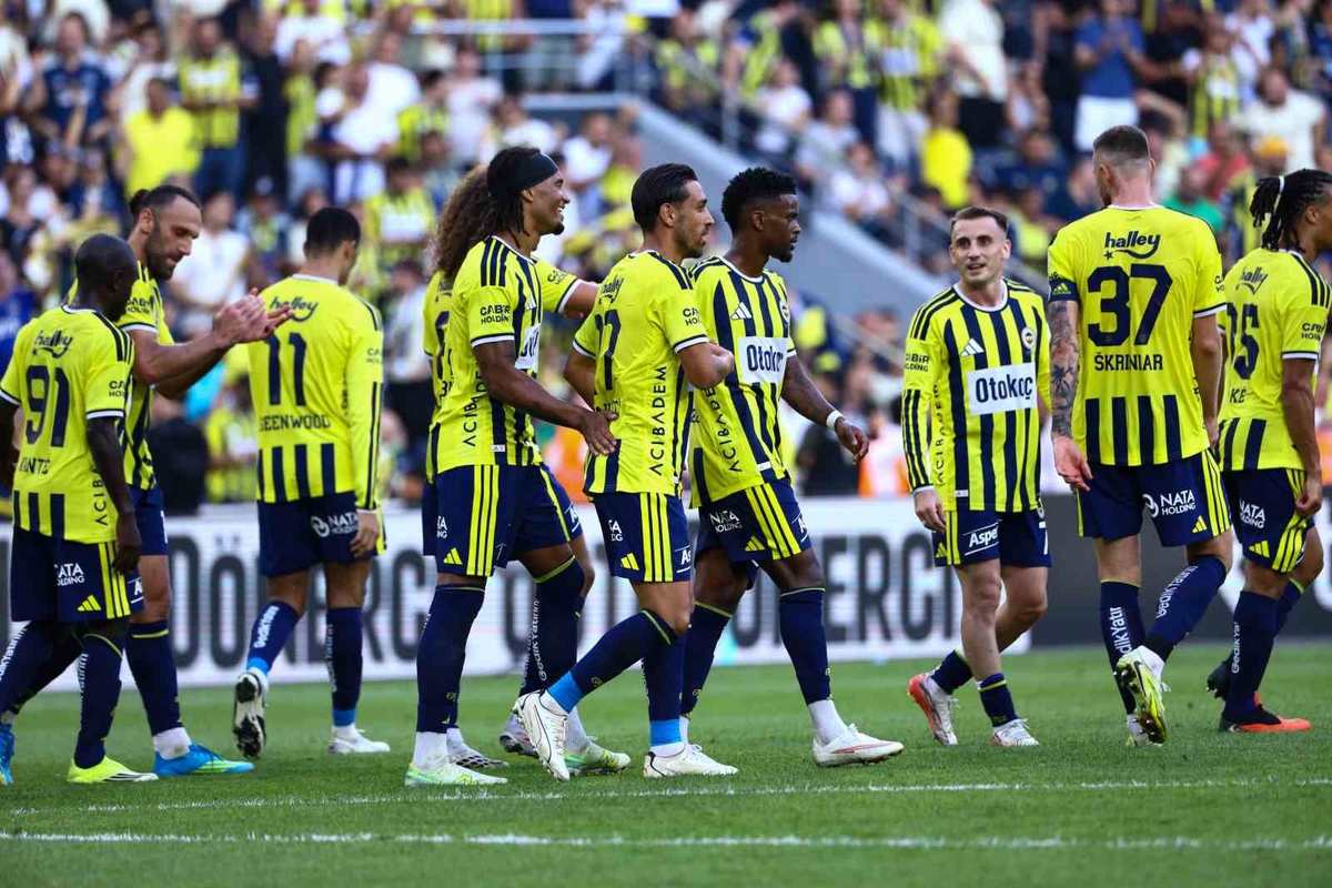 Fenerbahçe, Süper Lig'de Eyüpspor'u 8-0 yenerek 2 maç sonra galibiyet aldı