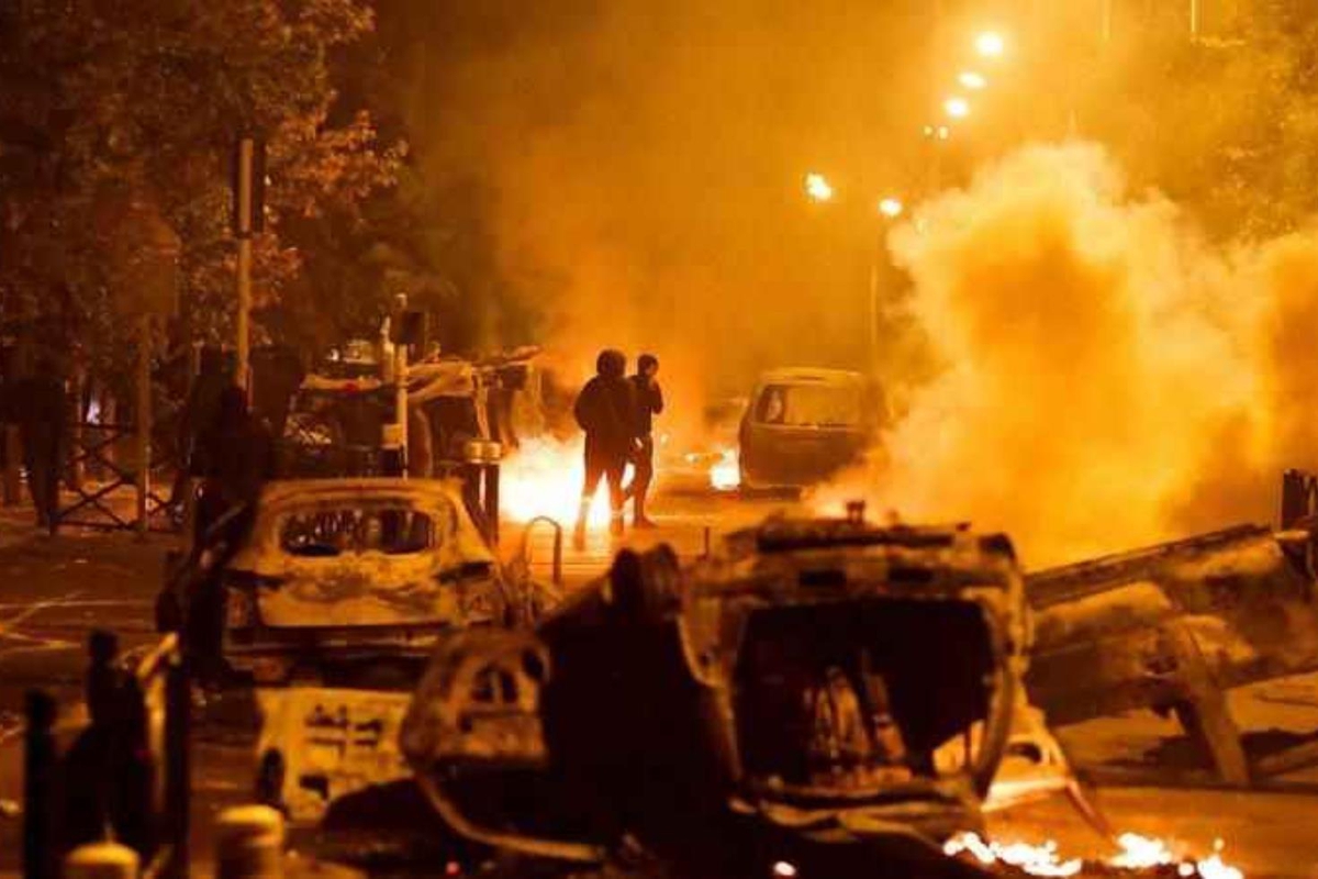 Fransız polisi ‘dur’ ihtarına uymayan genci ezdi! Şehir yangın yerine döndü