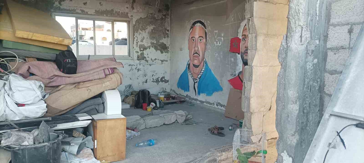 Gazze'de 21 yaşındaki Filistinli sanatçı, hasarlı binaya Macklemore resmi yaptı