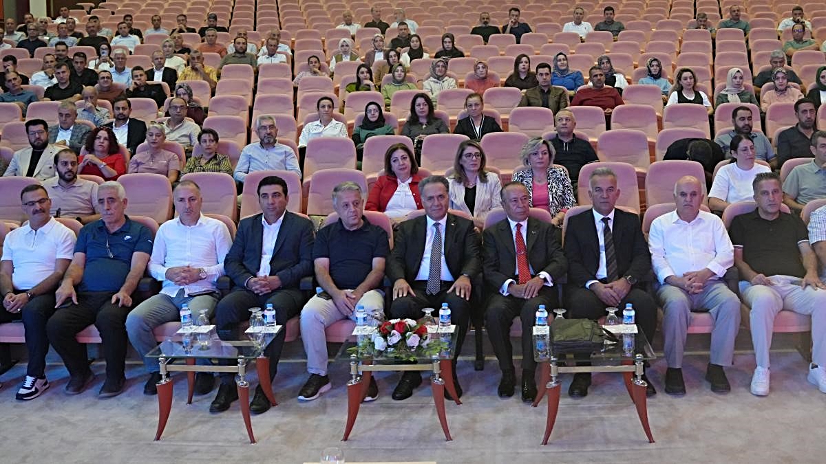İnönü Üniversitesinde 'Protokol, Davranış ve Temsil Kuralları' eğitimi