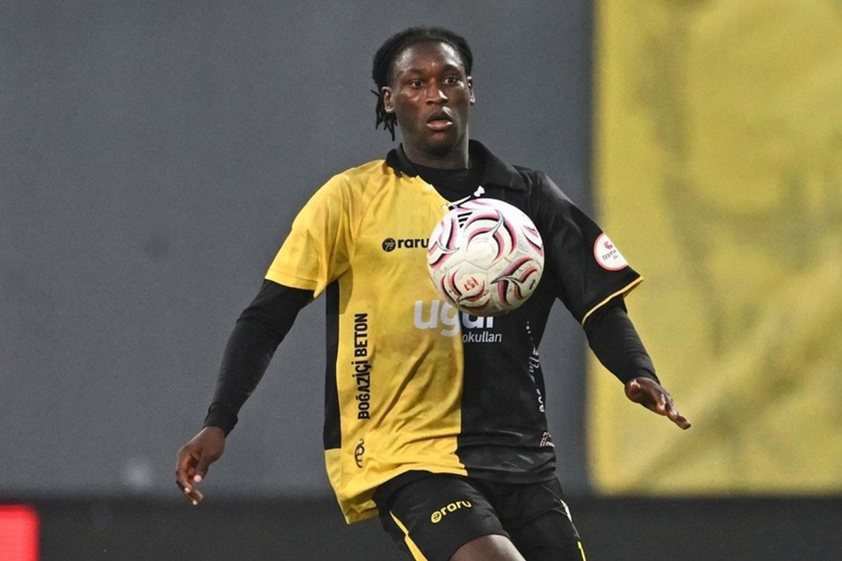 İstanbulsporlu Mendy, maç sonunda kalp krizi şüphesiyle hastaneye kaldırıldı