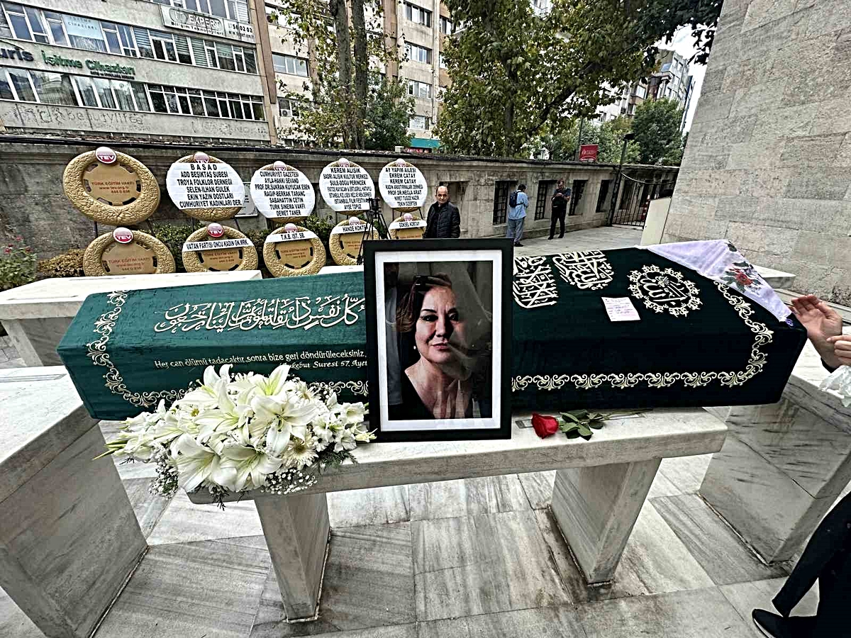Kanser nedeniyle ölen Gülsen Tuncer için Şişli'de cenaze töreni düzenlendi