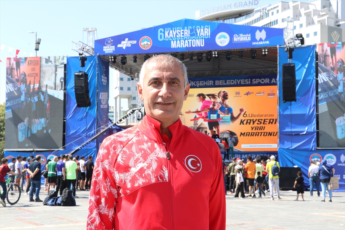 Karadağ, Erciyes'te atletizm pistinin tartan dökümünün 10-15 günde biteceğini söyledi