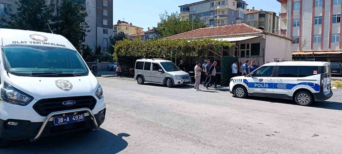 Kayseri'de kıraathane çalışanı husumetlisini tüfekle ağır yaralayıp teslim oldu