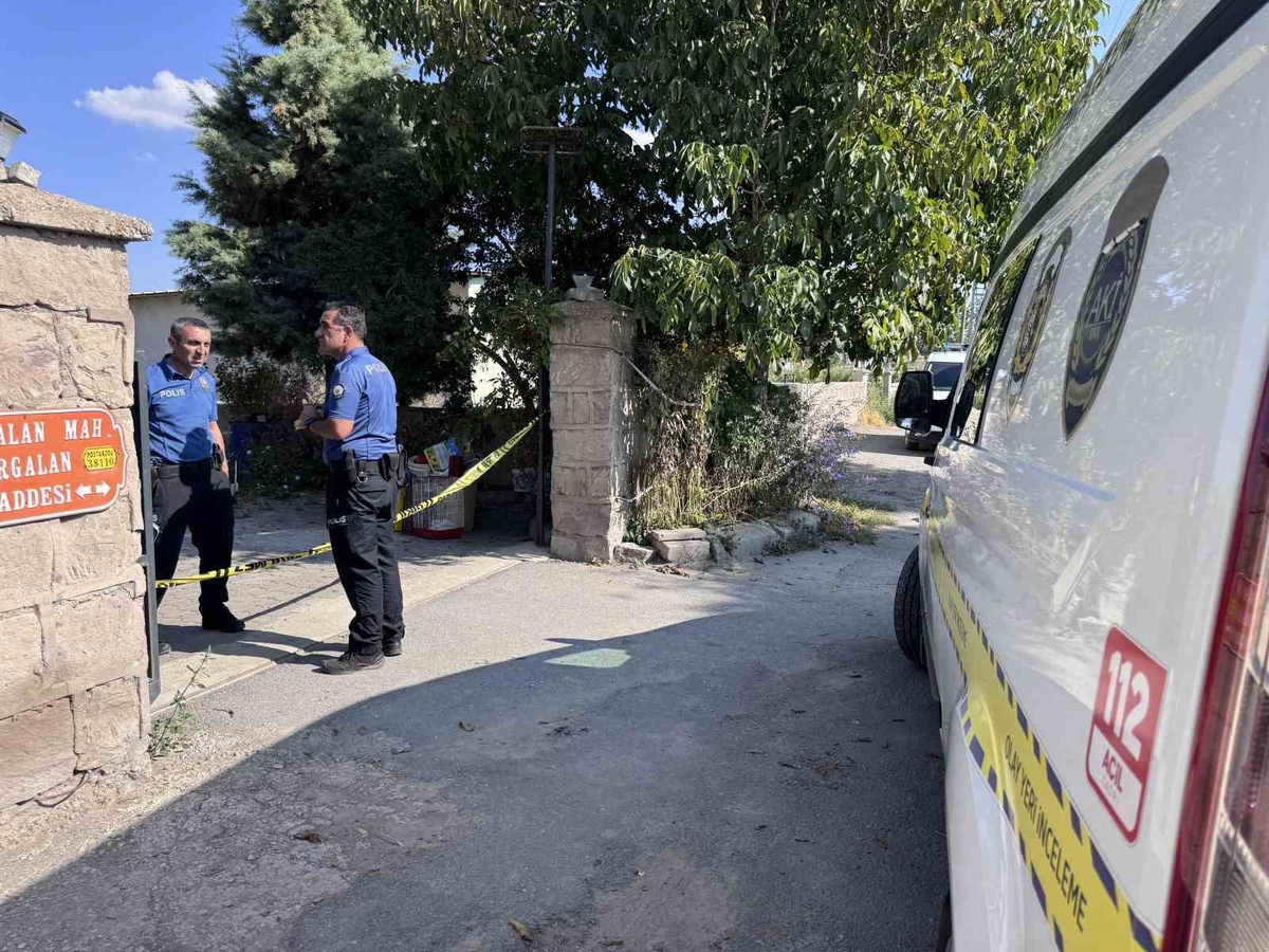 Kayseri Kocasinan’da tüfekle vurulan kadın ağır yaralanarak hastaneye kaldırıldı