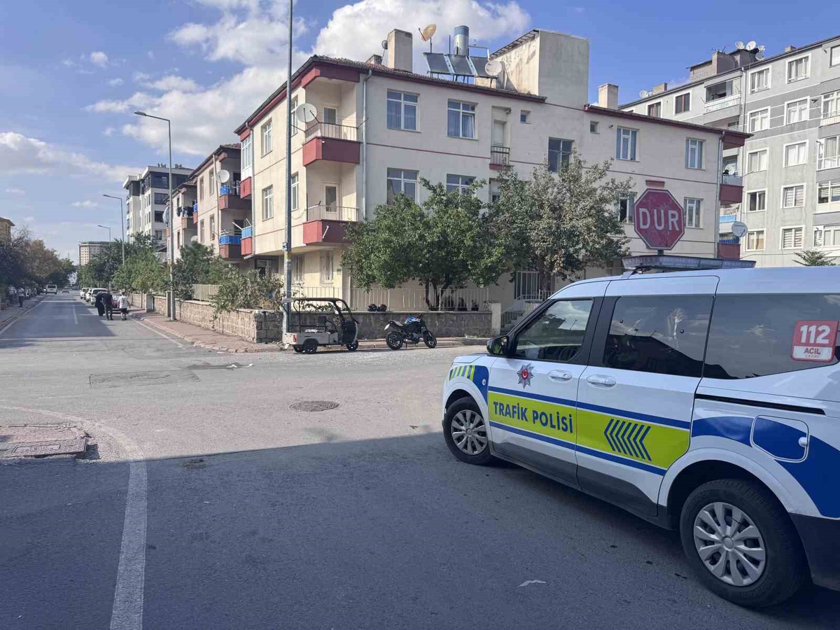 Kayseri Melikgazi’de motosiklet ile mobilet çarpıştı, 7 kişi yaralandı